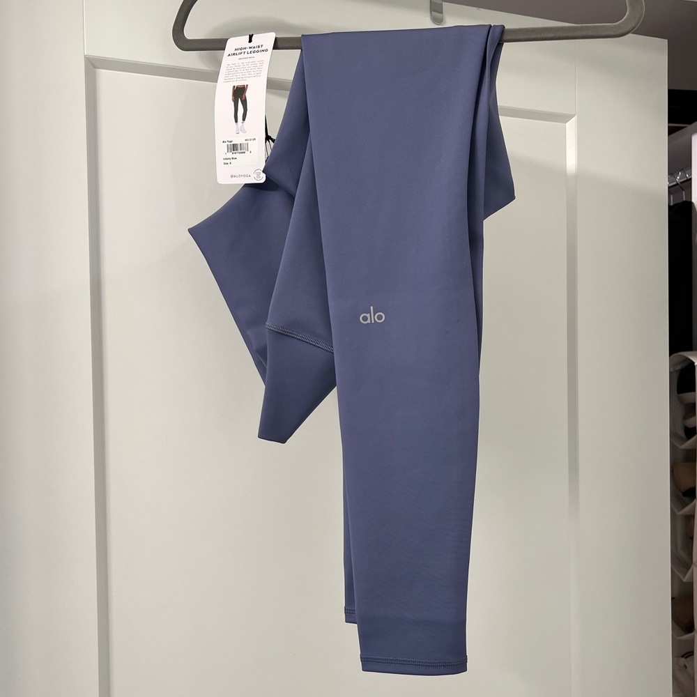 Alo Yoga High-Waist Airlift Legging sz small new with tags infinity blue 28in